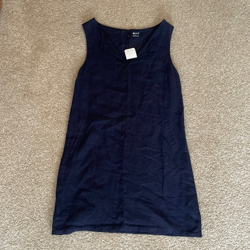 Eve navy blue sleeveless dress with pockets!